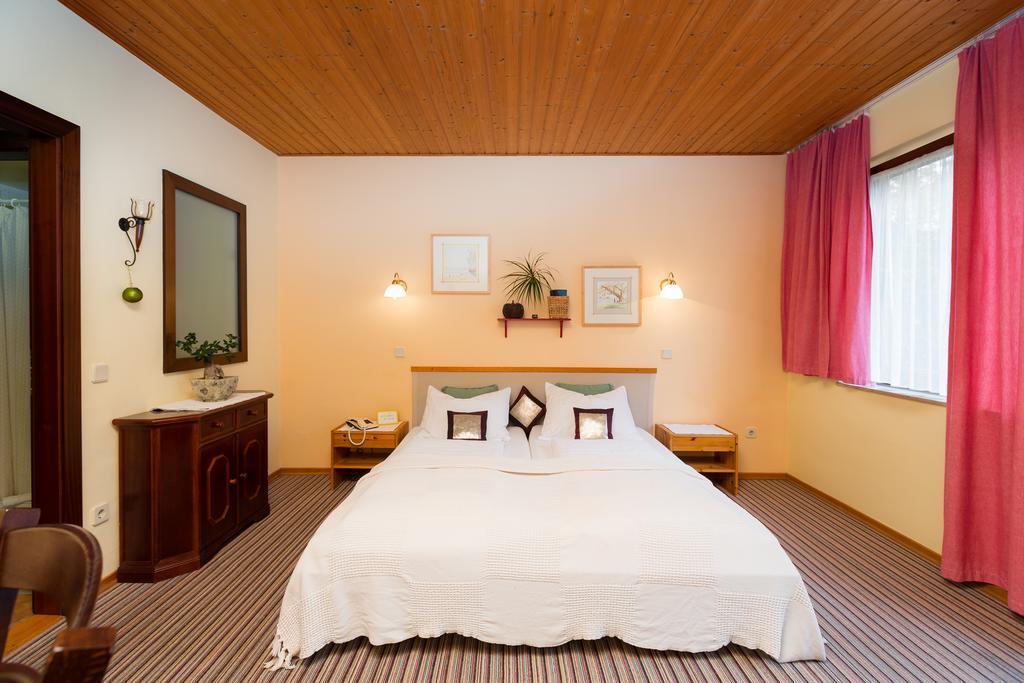 Appartementhaus Witzmann Bad Voeslau Ngoại thất bức ảnh